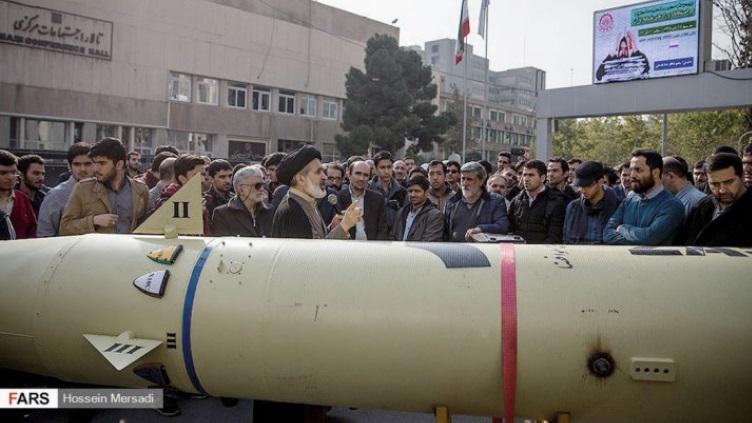 ifmat - Iran displays Zolfaghar missile