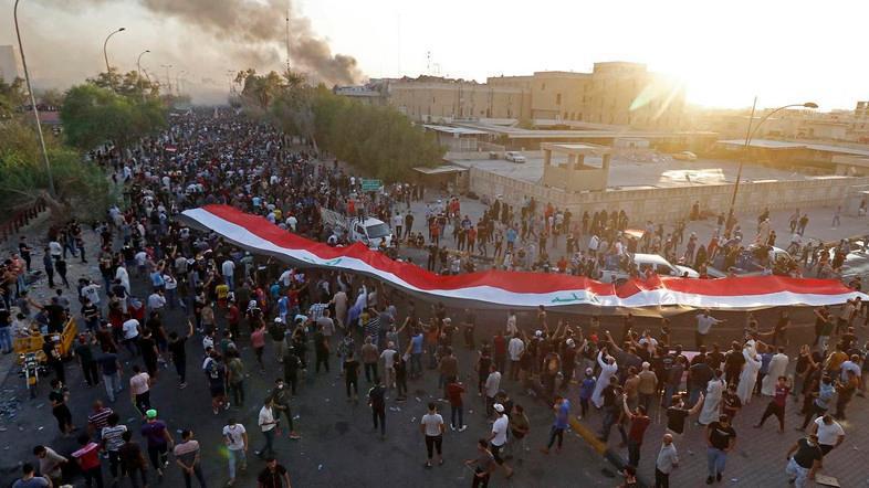 ifmat - Protesters chant anti-Iran slogans in front of consulate in Basra