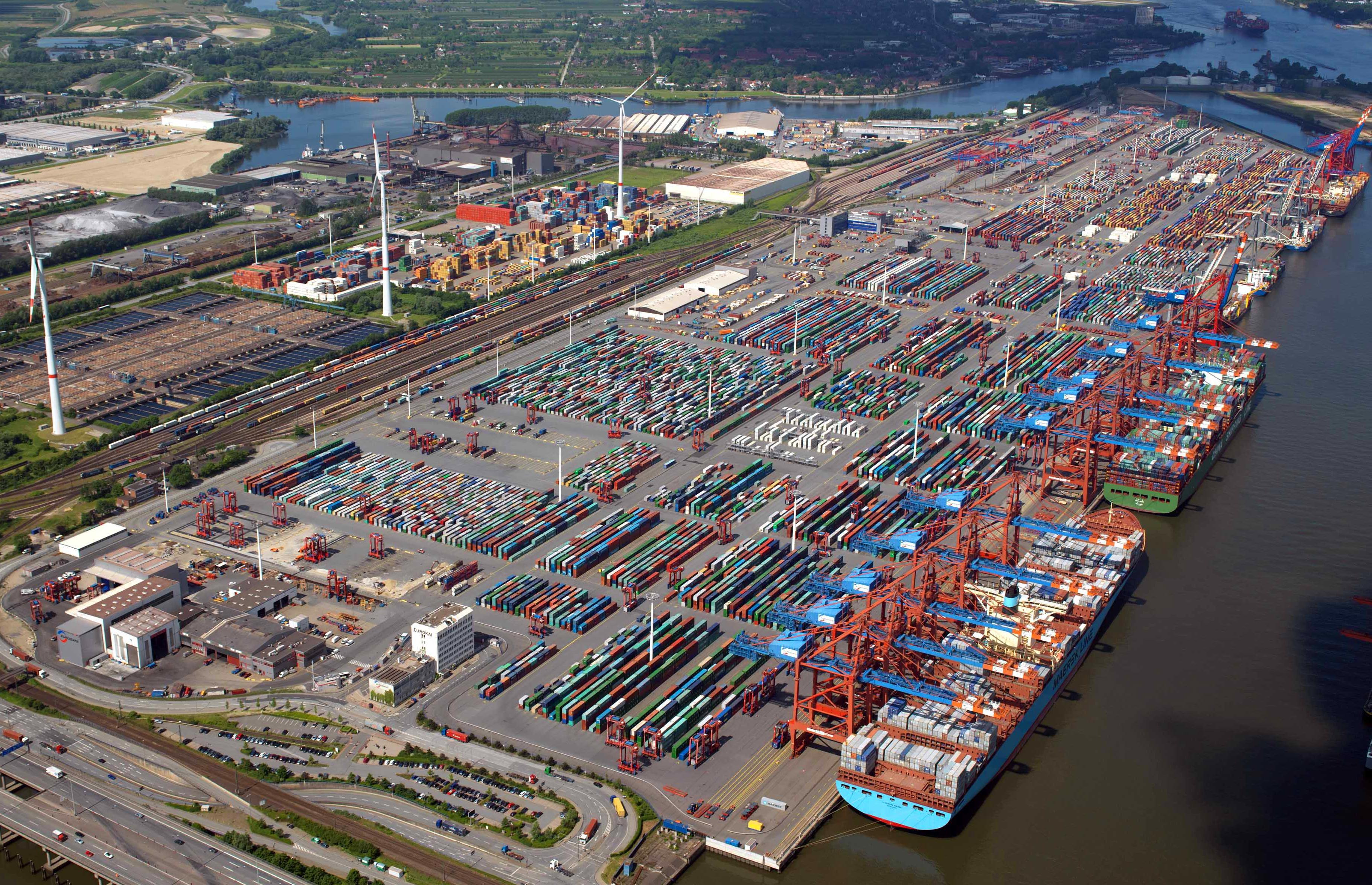 Крупнейшие порты россии по грузообороту морской бассейн. Российские предприятия принадлежащие иностранцам. Российские предприятия принадлежащие иностранным компаниям. Порты дальнего востока на карте. Кому принадлежит порт.