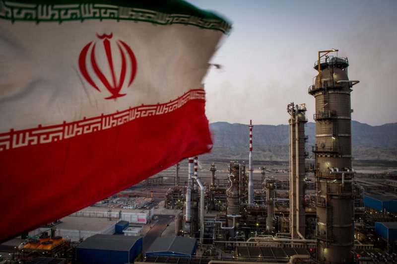 ifmat - US sanctions Chinese shipping companies for Iranian oil dealings