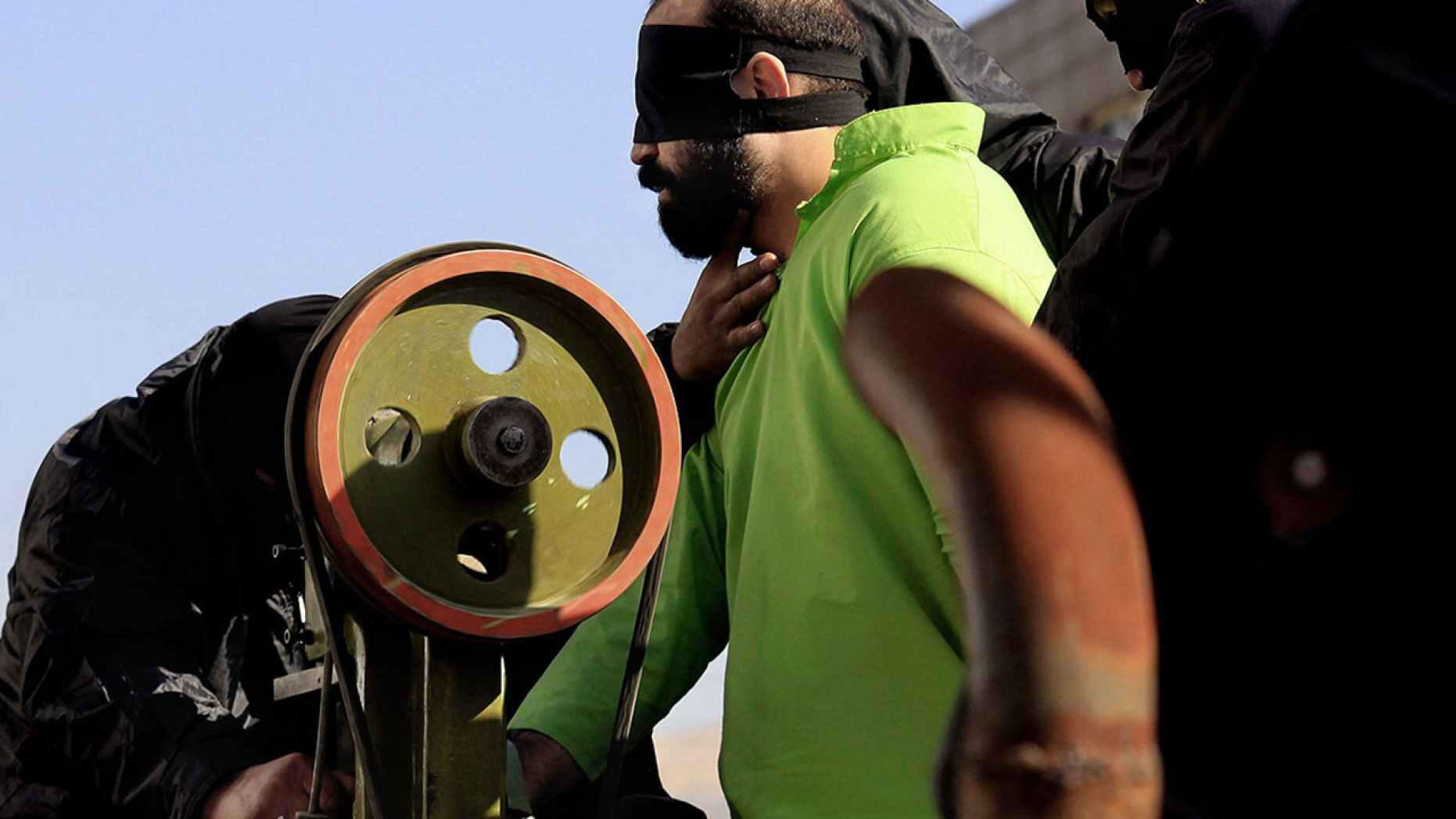 шариат наказание за воровство. в какой стране отрубают руки за воровство. в какой стране отрубают руки за воровство. отрубили пальцы за воровство. казнь за воровство в иране.