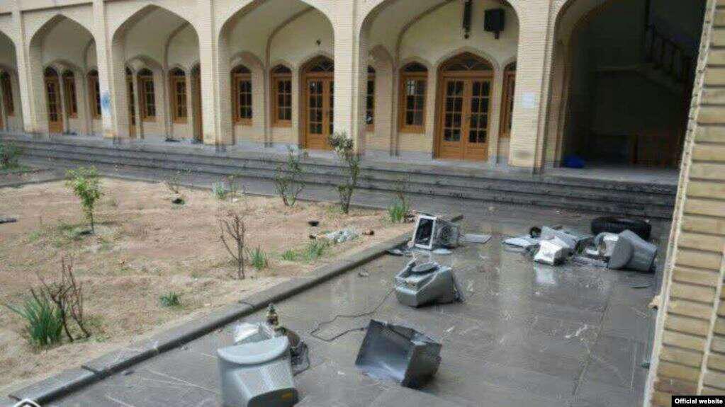 ifmat - Iran protesters attack seminaries clergy in opposition to clerical rule