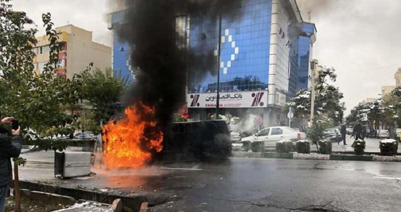 ifmat - Protesters clash with IRGC in various parts of the country