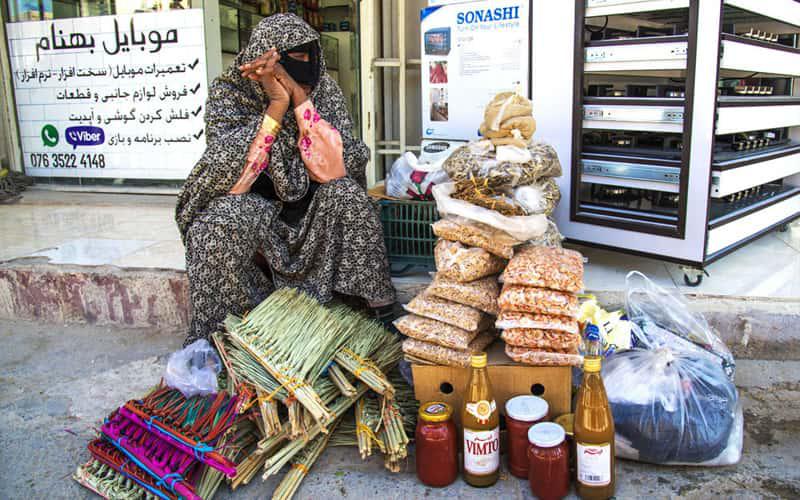 ifmat - Female peddlers in Iran risking death