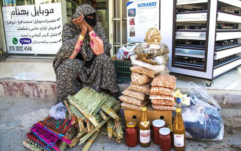 ifmat - Female peddlers in Iran risking death
