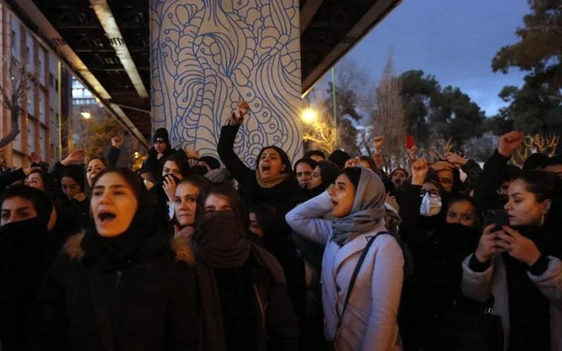 ifmat - Women role in leading Iran November 2019 protests