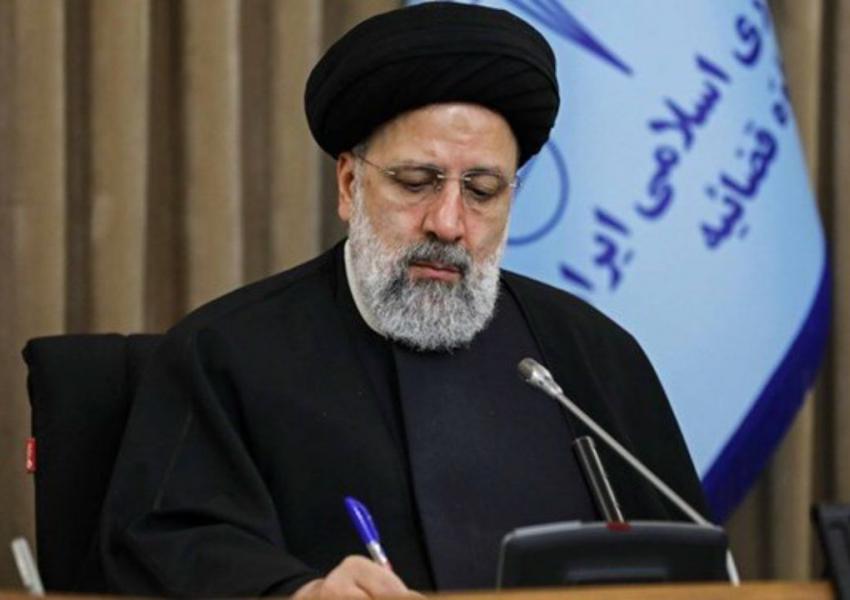 ifmat - Hardliner Tehran paper attempts to silence Raisi reformist critics