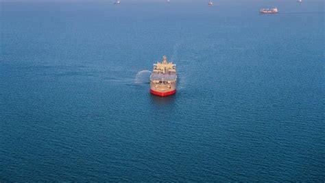 ifmat - Officials tell AP that Iran seized Vietnamese oil tanker