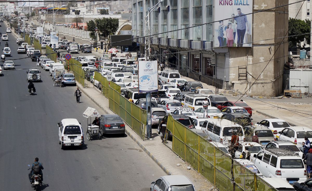 ifmat - Houthi held areas suffer worst fuel crisis since 2015