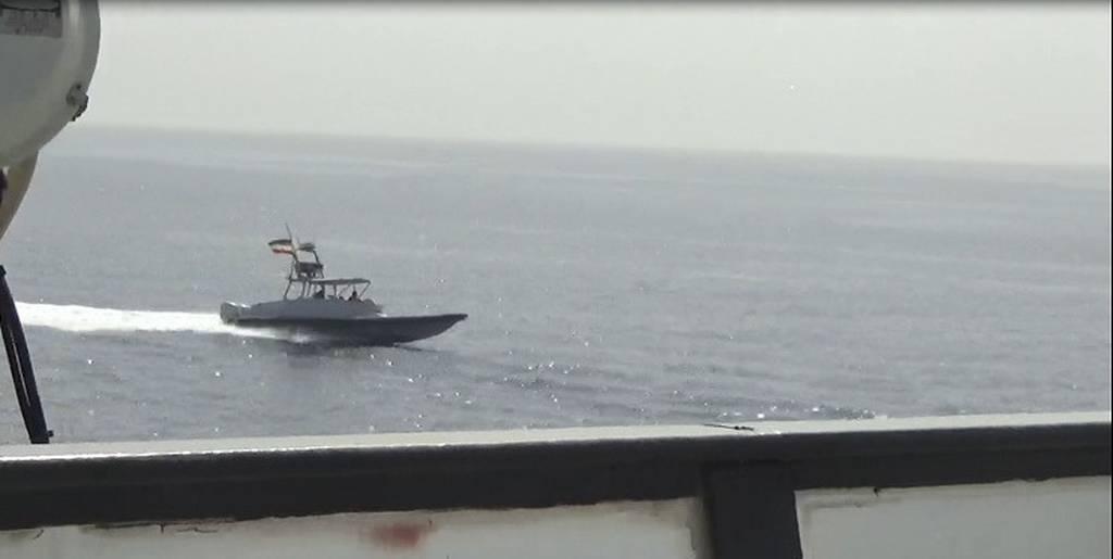ifmat - Iranian vessels approach US Navy ship at dangerously high speed in Arabian Gulf