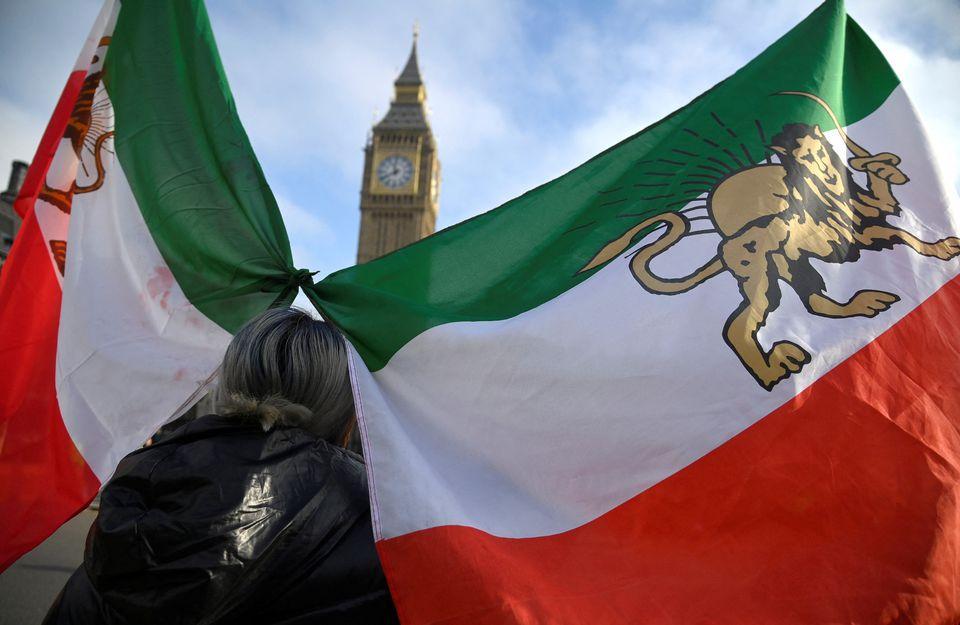 ifmat - Britain imposes sanctions on Iranian Revolutionary Guard officials
